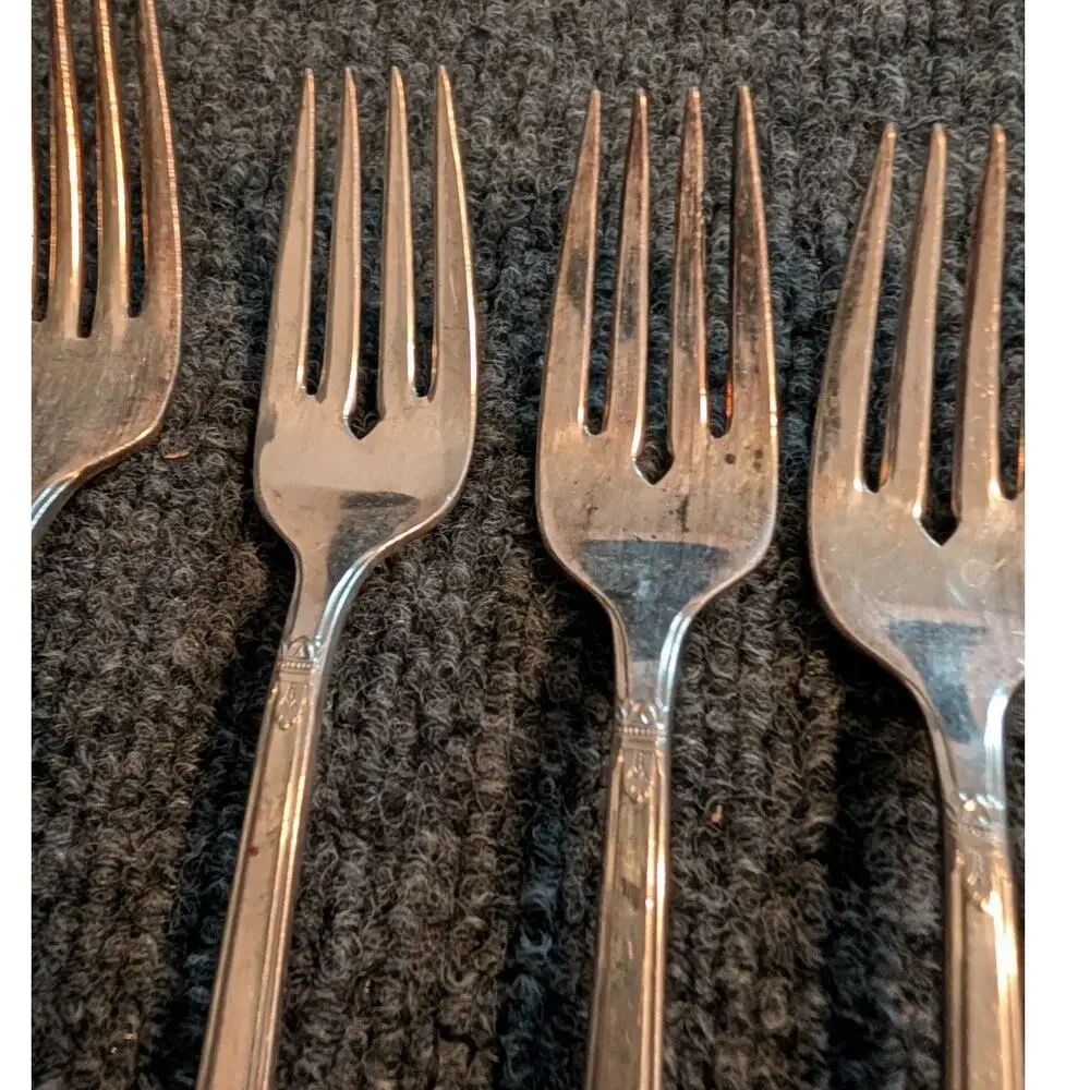 Vintage 1847 Rogers Bros FIRST LOVE Assorted 8 Piece Silverplate Flatware